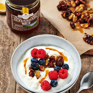 Greek yogurt with roasted honey nuts